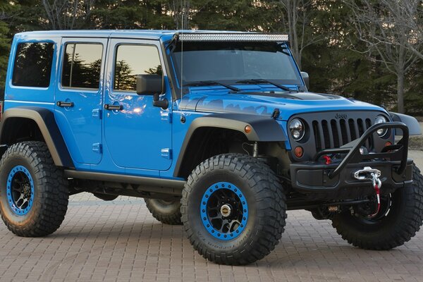 Jeep bleue avec Vitres teintées