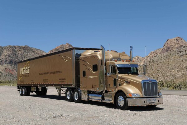 Peterbilt-samochód ciężarowy, chromowane nadwozie, moc i siła