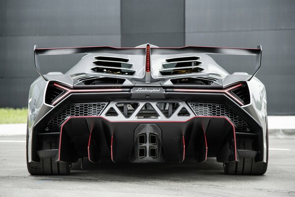 Voiture de sport agressive Lamborghini Veneno