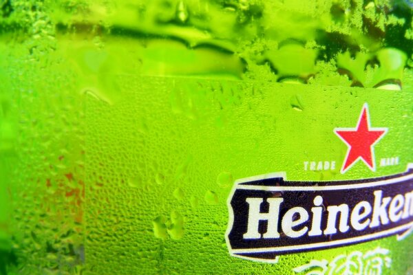 Beschlagene Heineken Bierflasche