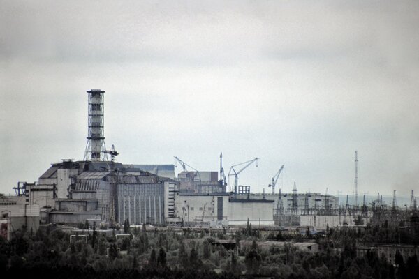 Photo réelle du sarcophage de Tchernobyl