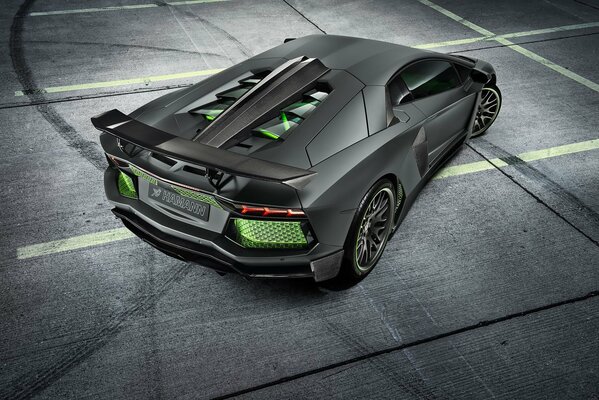 Grüner Lamborghini hinten Licht Carbon