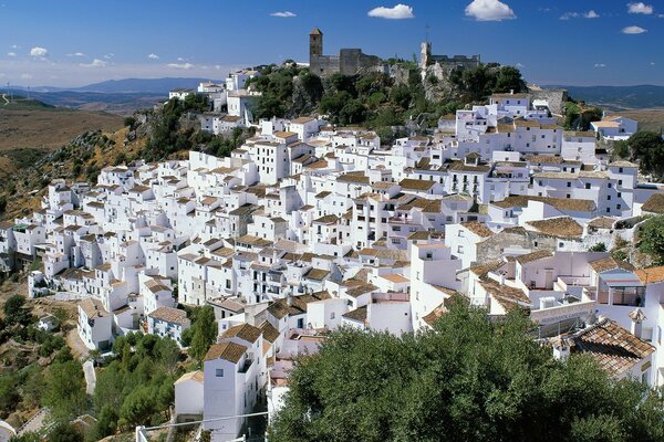 View from afar of the city of Casares and the fortress