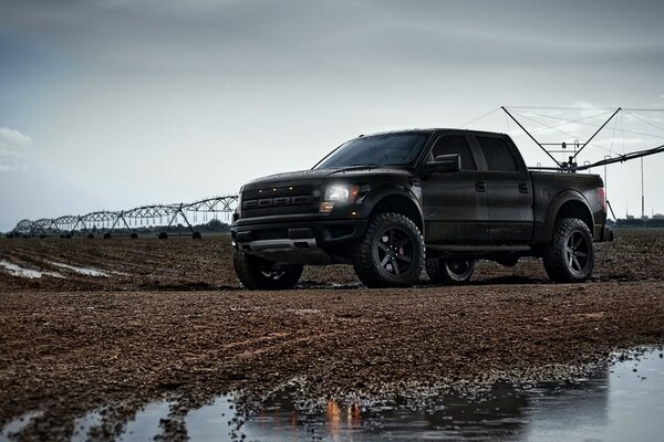 Terenowy Picard ford raptor