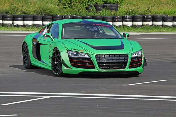 Racing Audi R8 vert clair couleur tuning