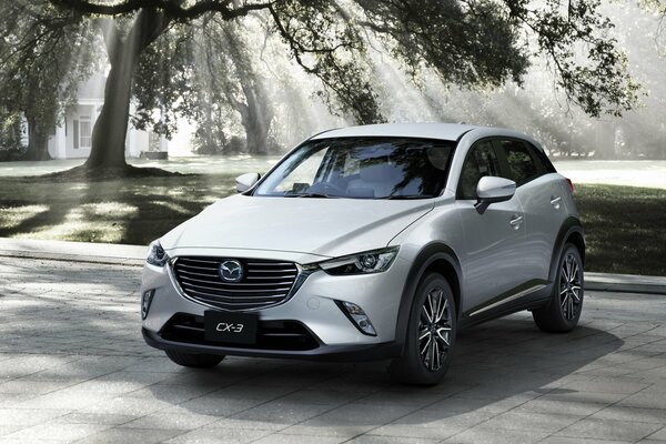 Mazda cx-3 contra la luz del sol