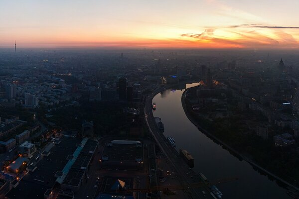 Blick auf Moskau am frühen Morgen