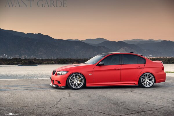 Foto de coche de carreras rojo