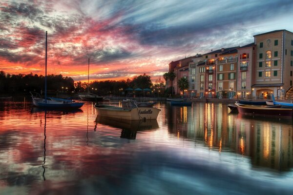 Boats and houses are reflected on the sea surface