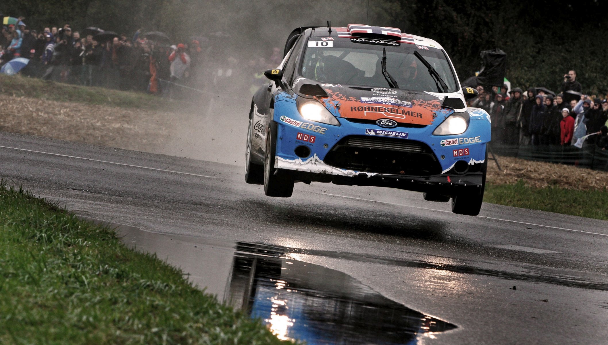 ford fiesta rally wrc wet road reflection machine fan