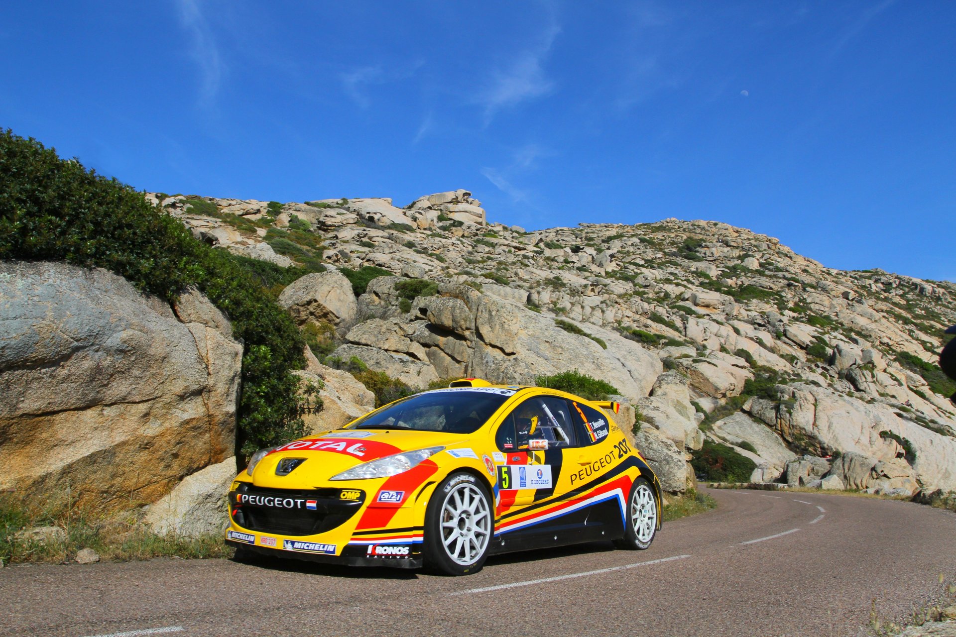 peugeot rally wrc rally amarillo rocas día frente deporte