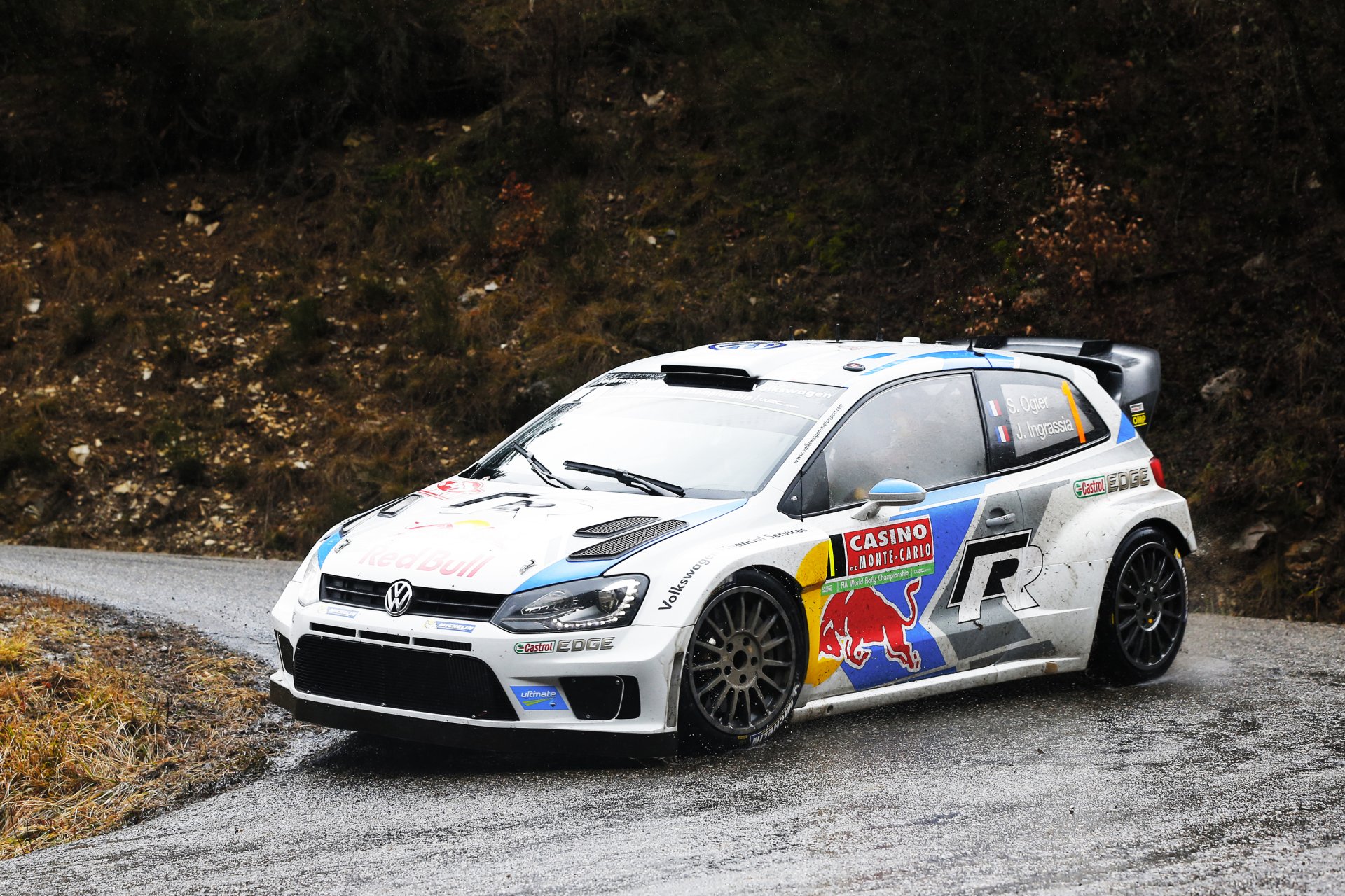 volkswagen polo wrc zlot auto prędkość sebastian ogier zakręt pochmurno