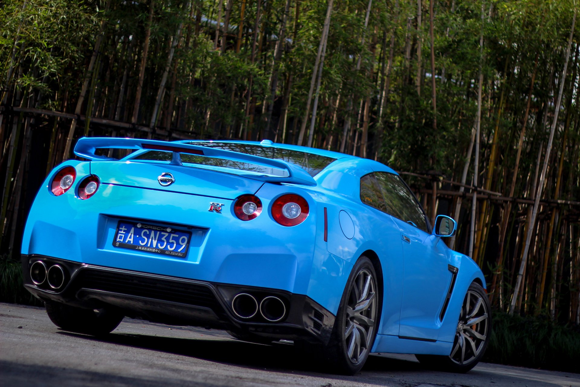 nissan gtp r35 blau zurück bambus