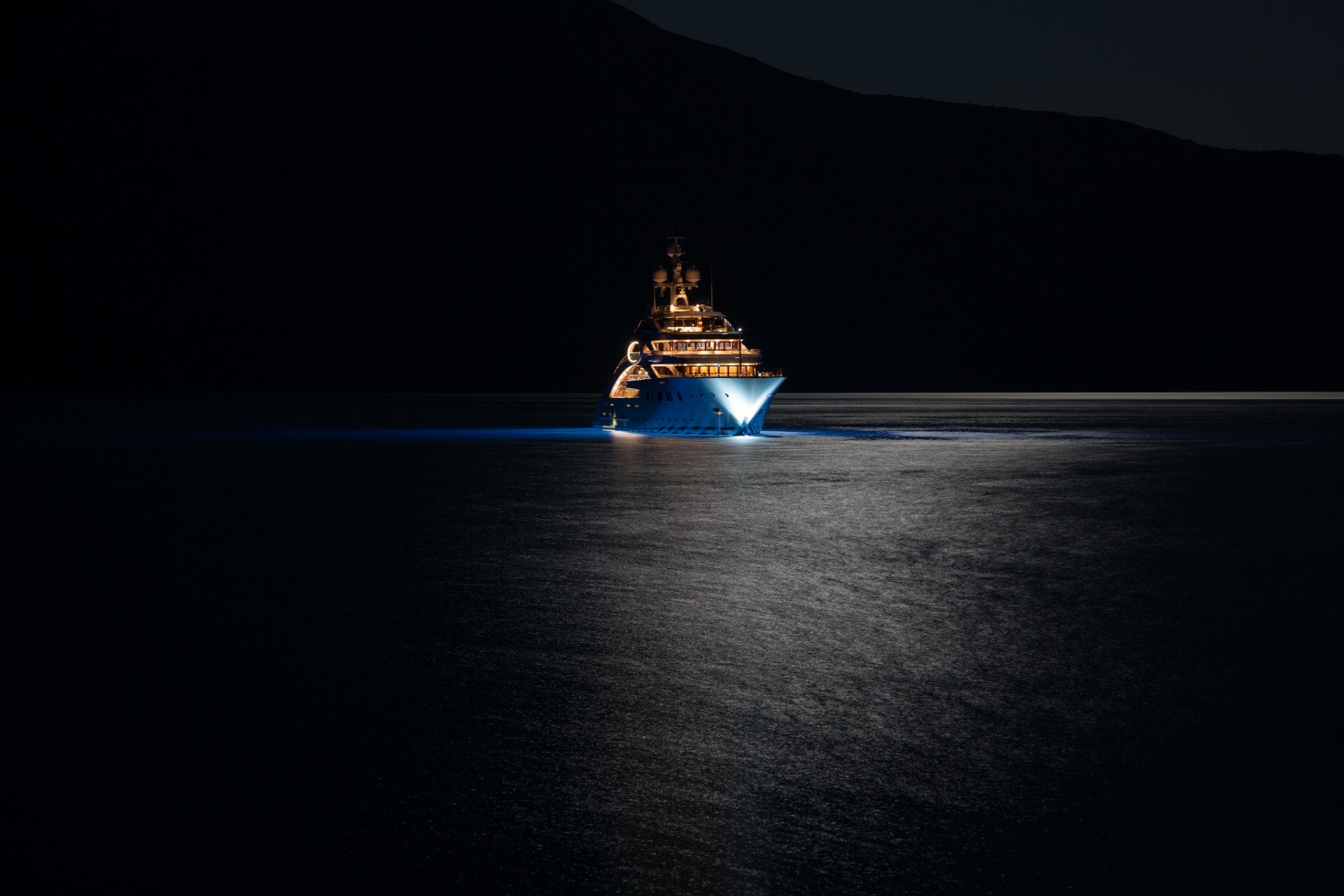 yaxht super yacht mega yacht yacht ace yacht mega super notte luci mare montagna