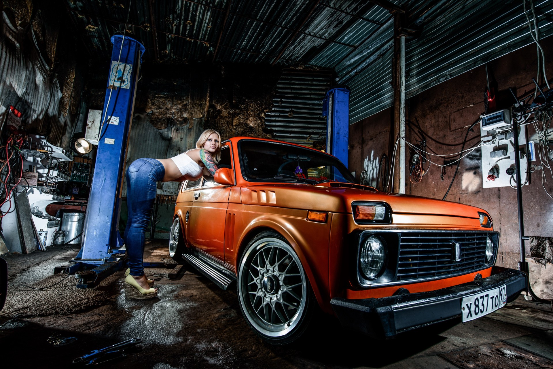 vaz lift orange garage girl niva