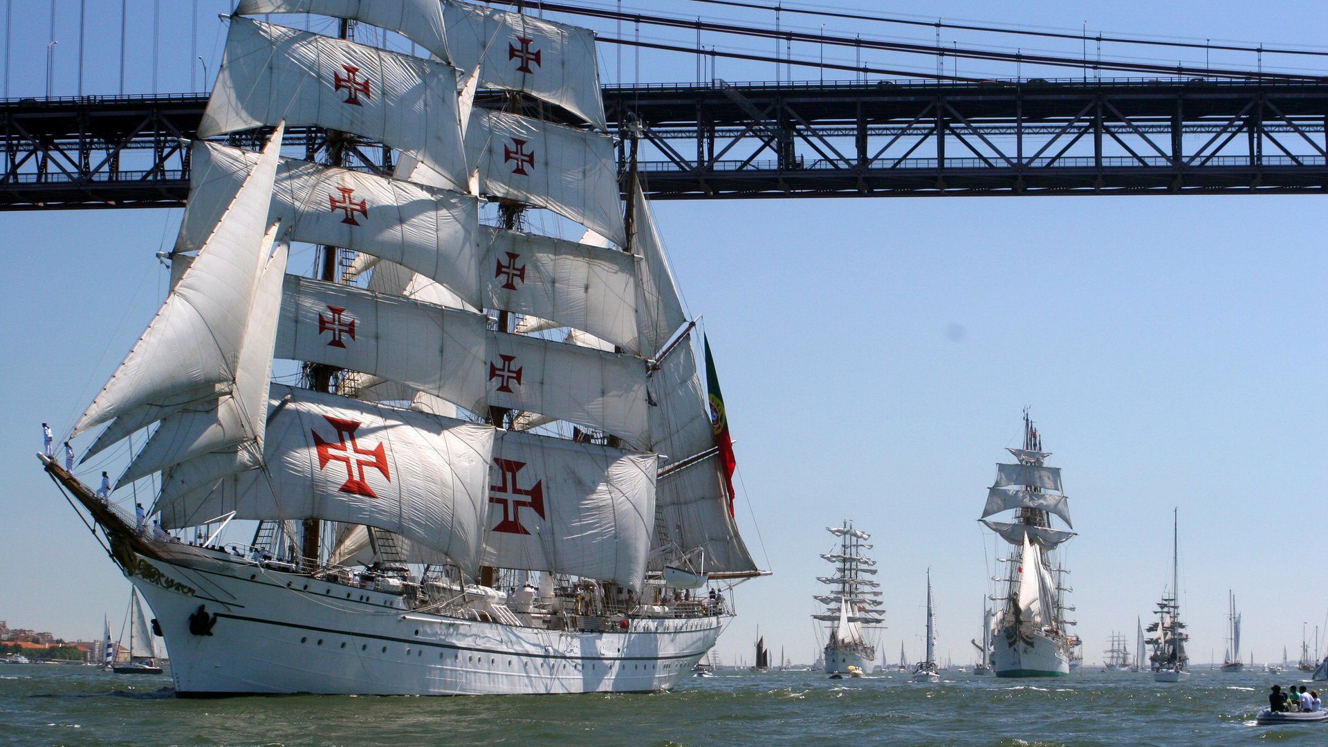 cielo mare baia stretto ponte nave barca a vela croce barca persone parata regata