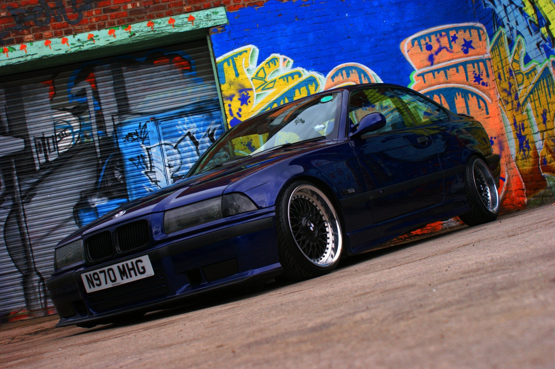 graffiti coche azul oscuro bmw e36 m3 3 series bmw triple coupé coche deportivo azul tuning baviera alemania pared garaje vehículos coche llantas coche asfalto carretilla empinada coches vehículos de motor