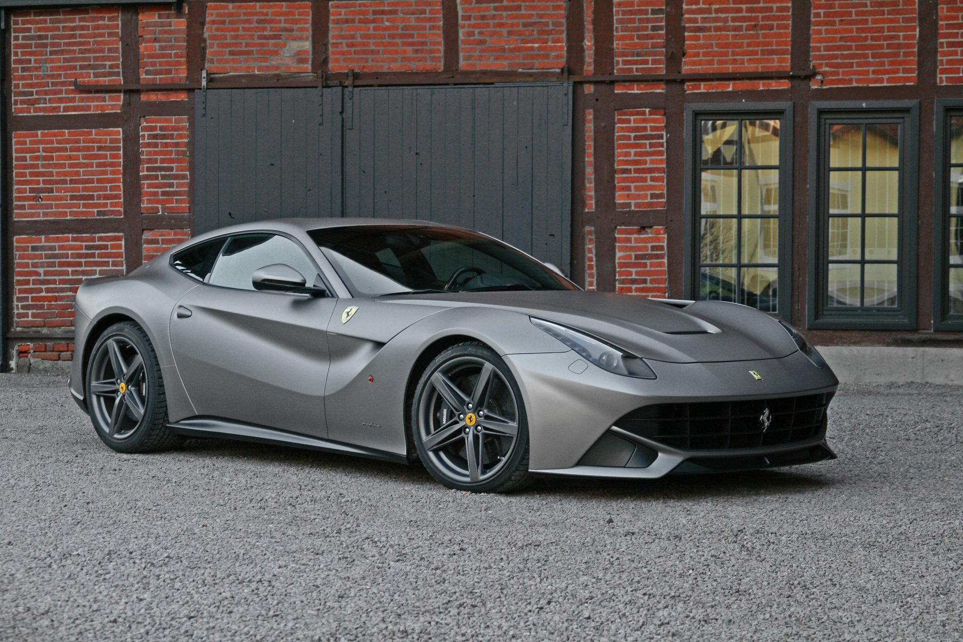 ferrari f12 berlinetta wałek rozrządu supersamochód ferrari f12 berlinetta srebrny