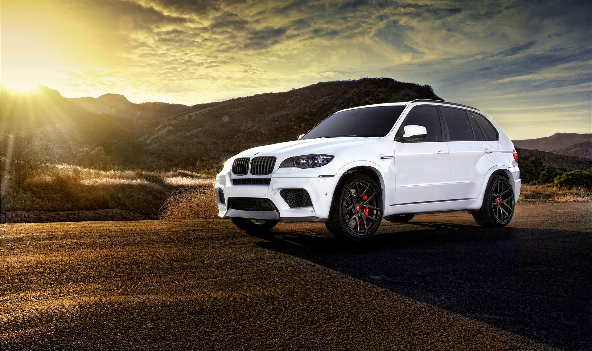 bmw x5m blanc tuning roues avant