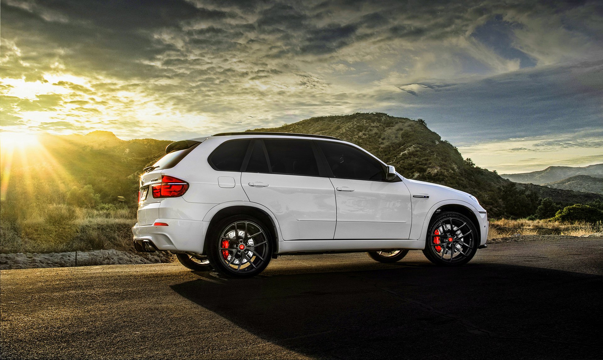 bmw x5m blanc tuning roues