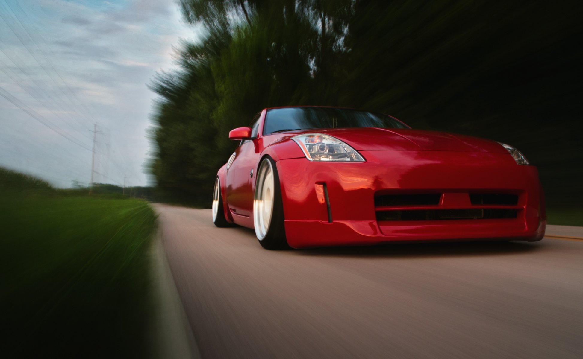 nissan 350z rouge position nissan rouge avant en mouvement