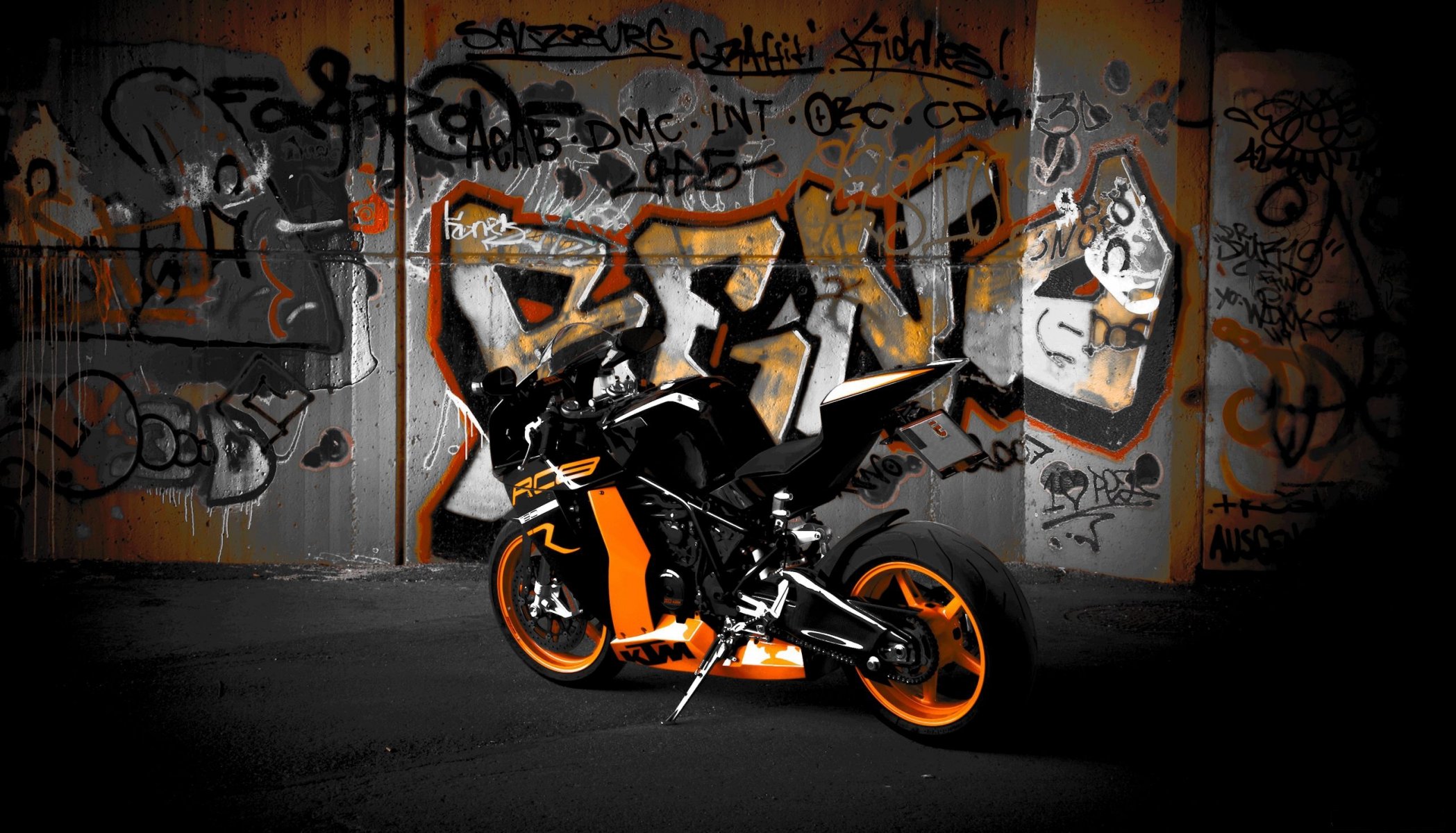 ktm rc8 r schwarz fahrrad motorrad rückansicht