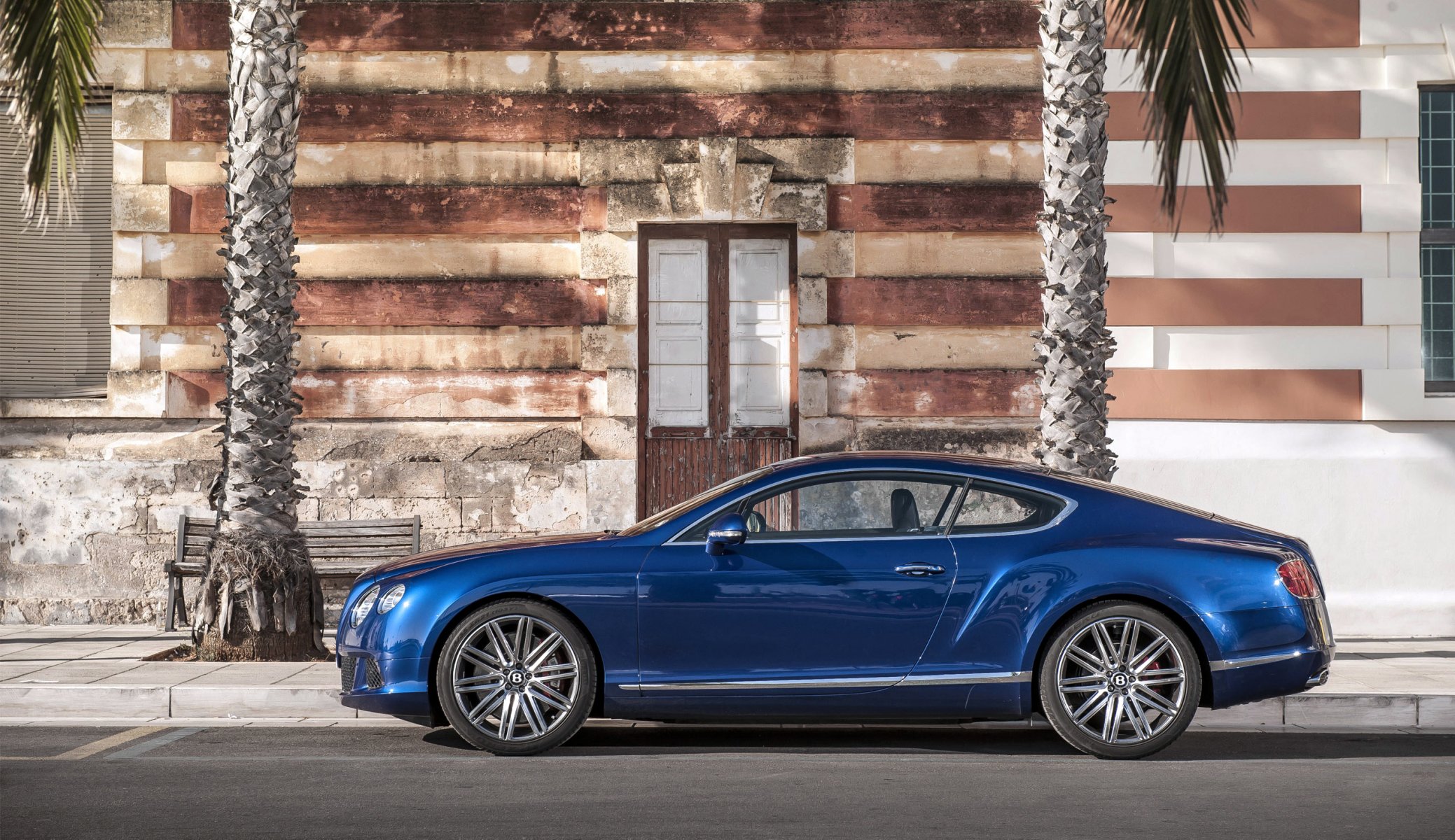 bentley continental gt vitesse auto voiture vue latérale bleu jour coupé porte bâtiment