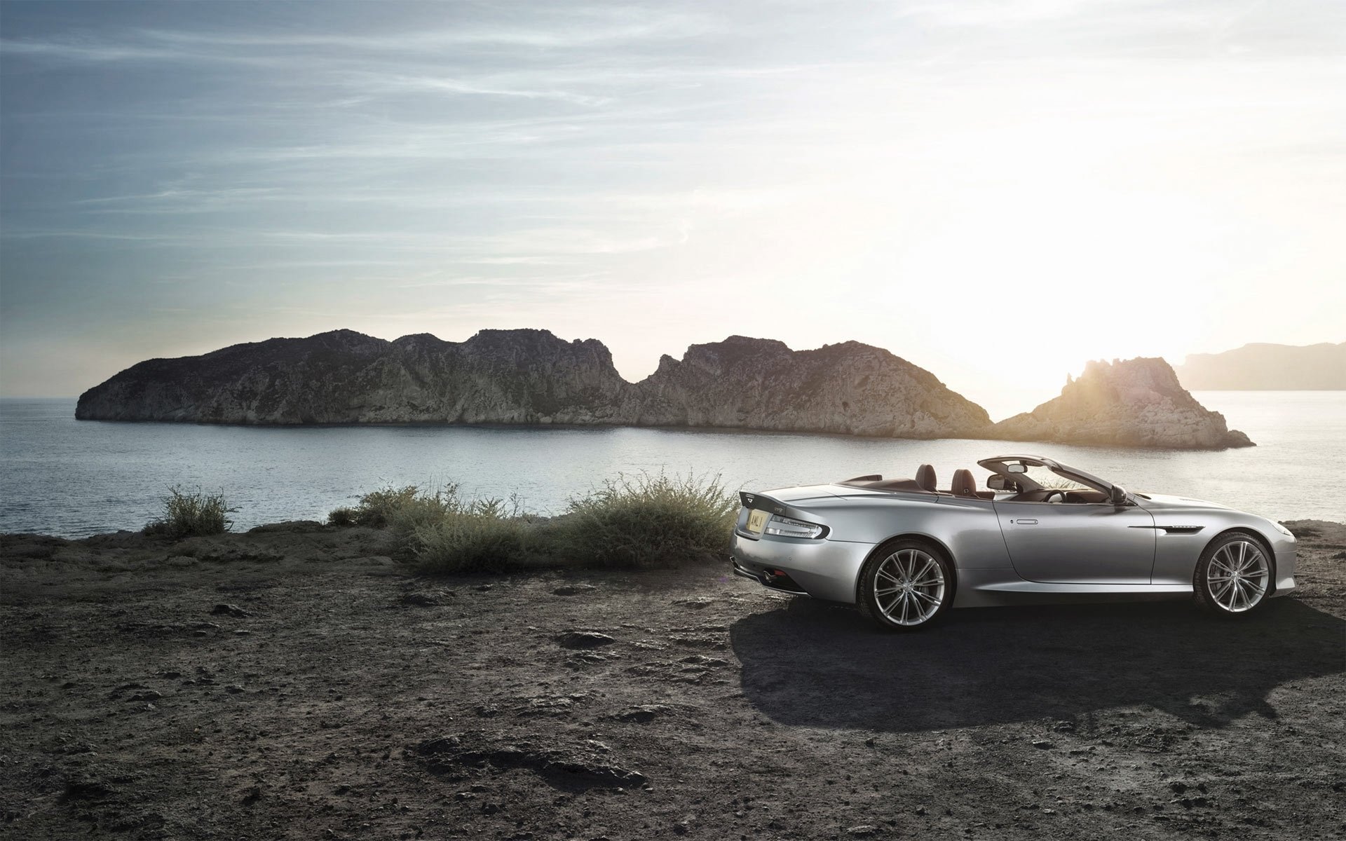 aston martin db9 coupé cabrio sonne himmel grau auto sportwagen wasser meer