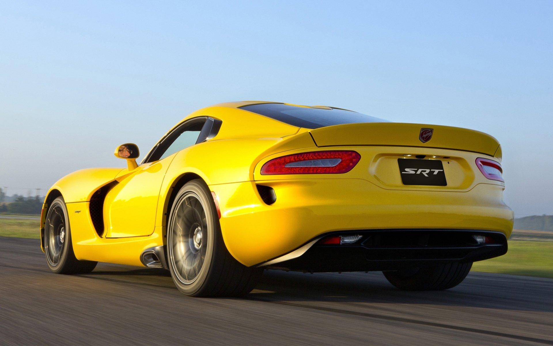 schivare cento viper gts dodge viper supercar vista posteriore giallo cielo