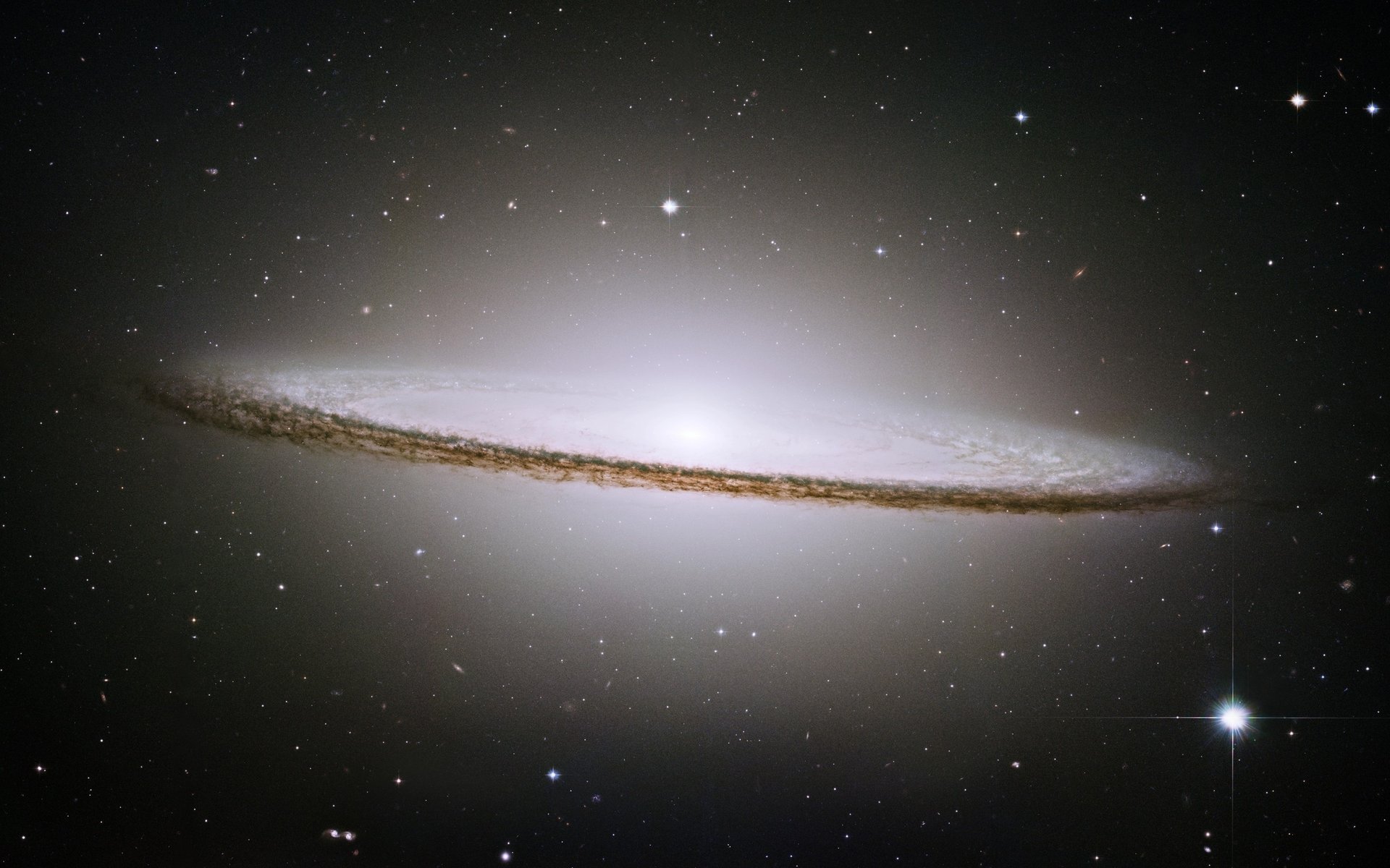 vlt m104 sombrero ngc 4594 messier sombrero galaxy galaxy messier materia wszechświat kosmos kosmos gwiazdy mgławica światło firmament