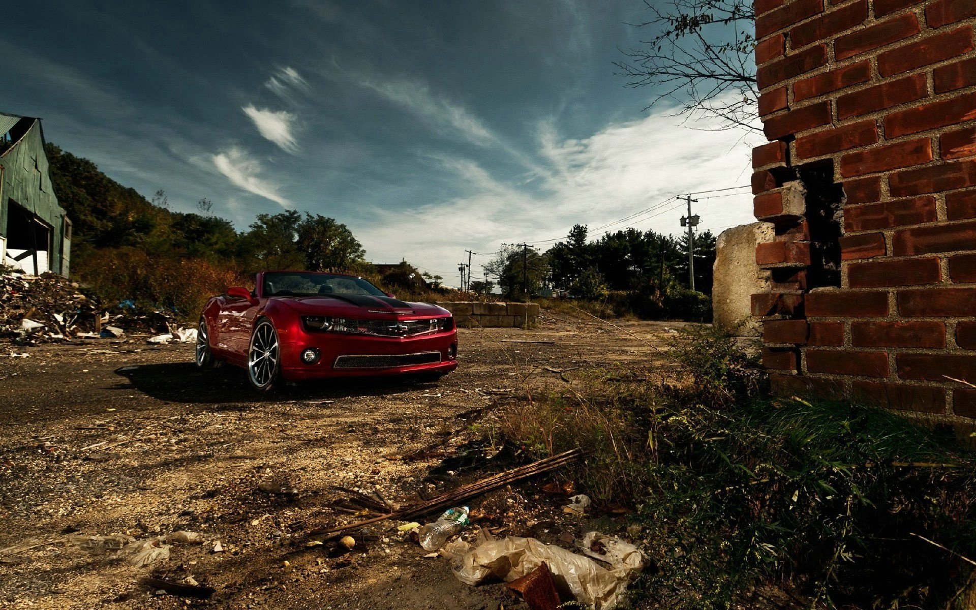 auto automobili automobili auto trasporti automobili cielo auto rossa mattoni nuvole sera convertibile auto rossa carriola fresca alberi erba discarica veicoli