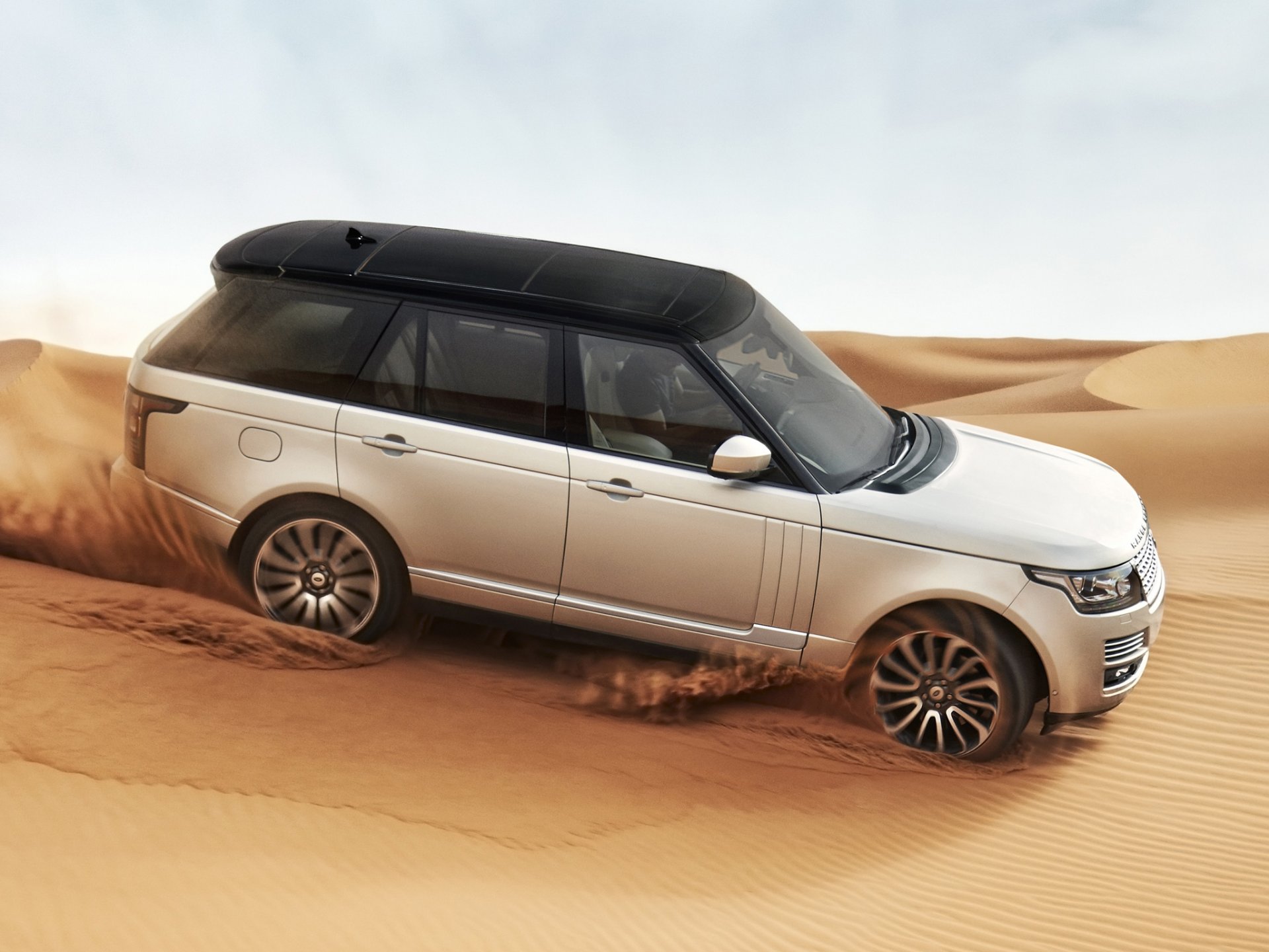 range rover sand wüste