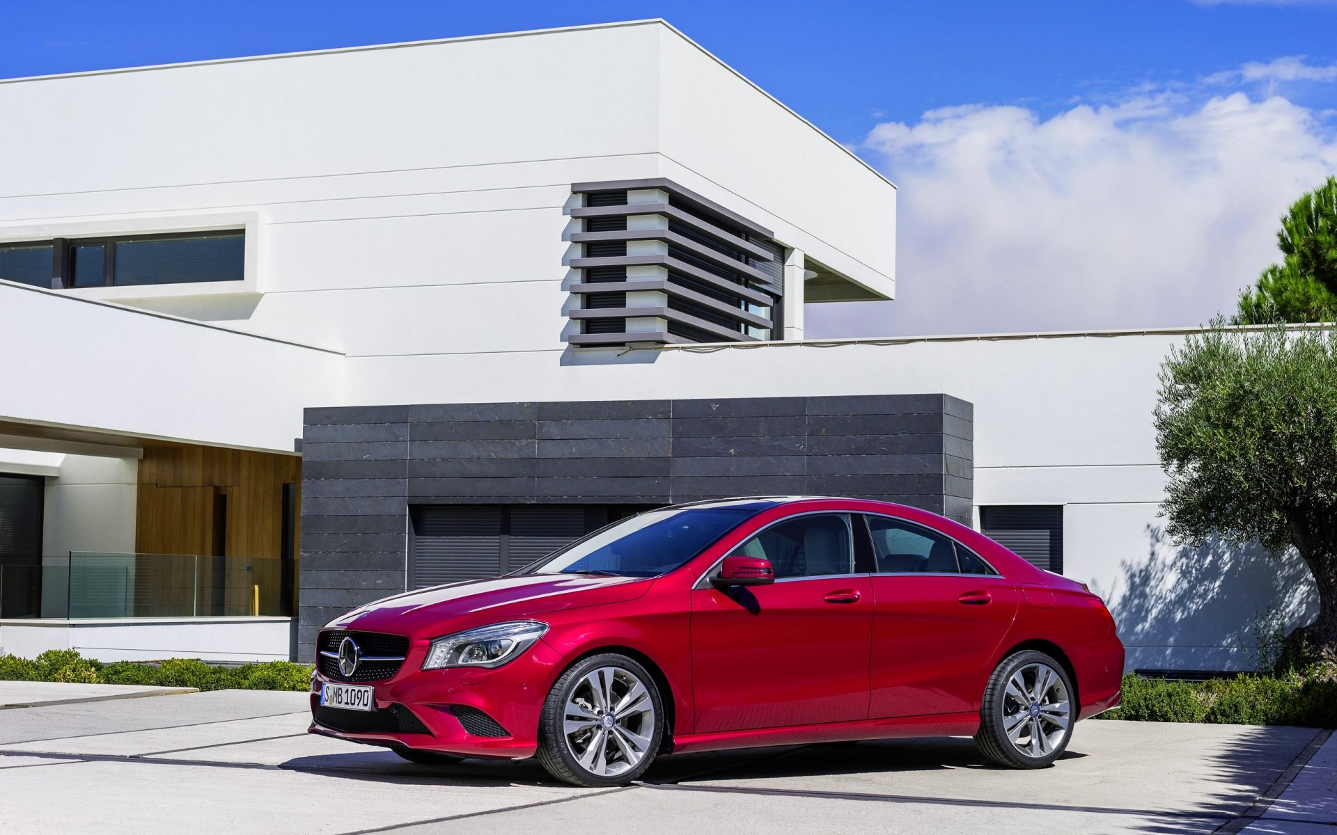 mercedes-benz cla classe auto berline rouge bâtiment jour