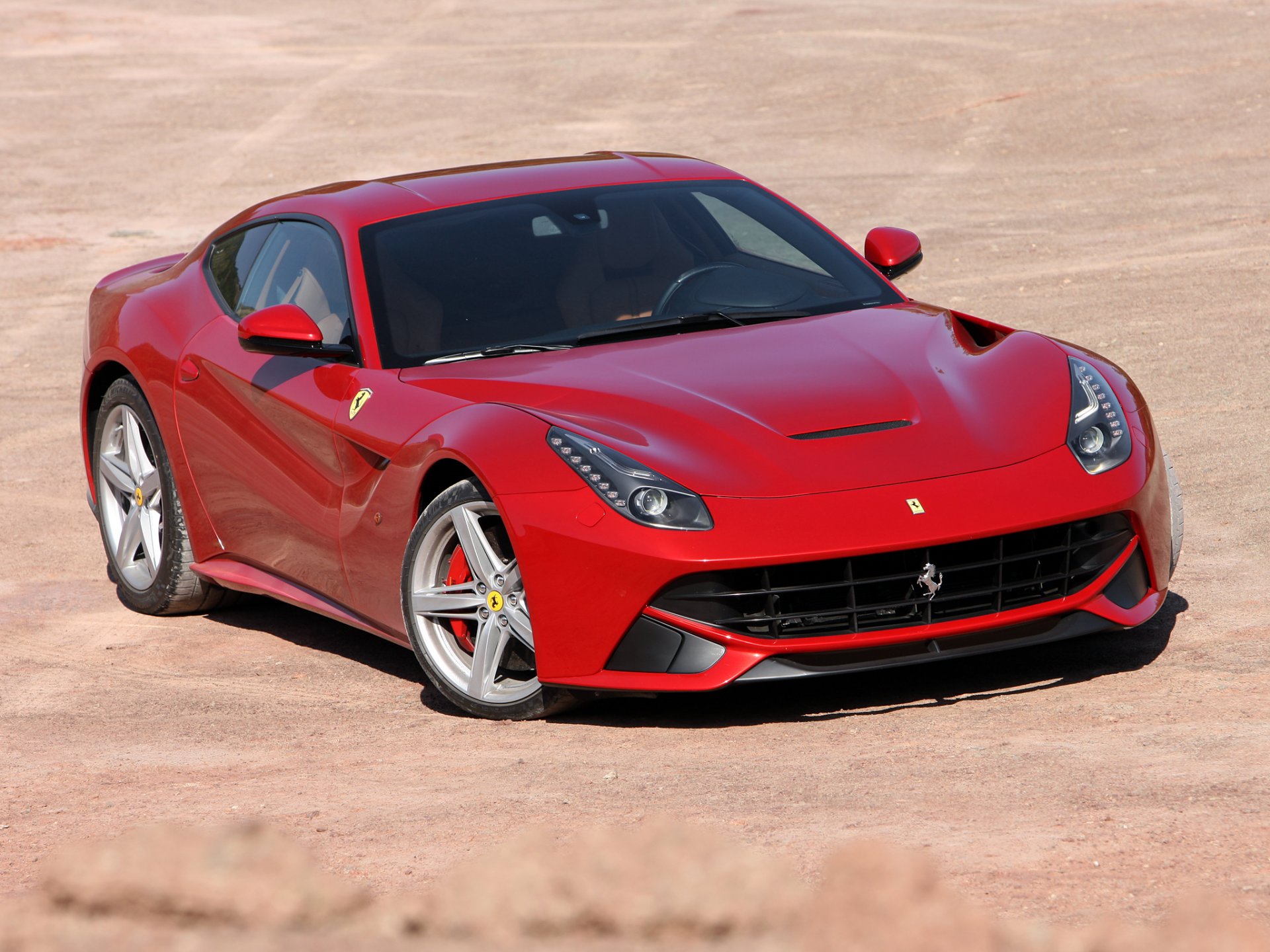 ferrari f12 berlinetta vue de face sables