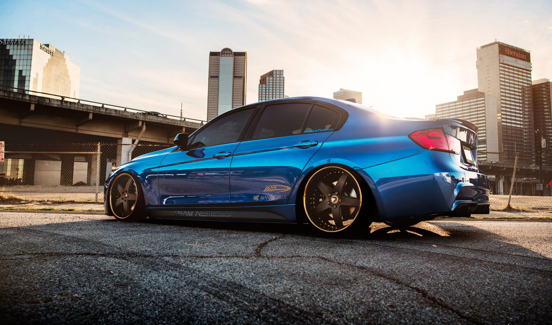 bmw 335i azul posición