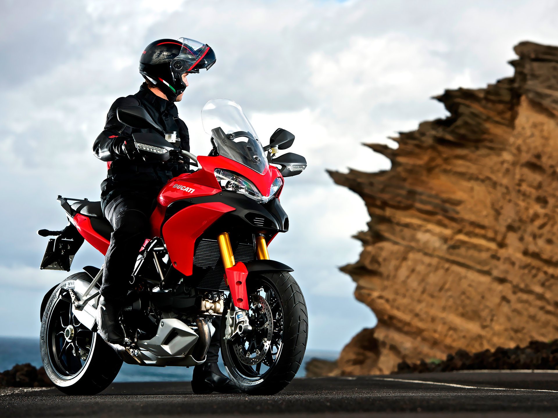 ducati multistrada 1200 s ducati ducati rosso rojo diseño techno italia motobike hi-tech bicicleta motocicletas moto sportbike mototransporte