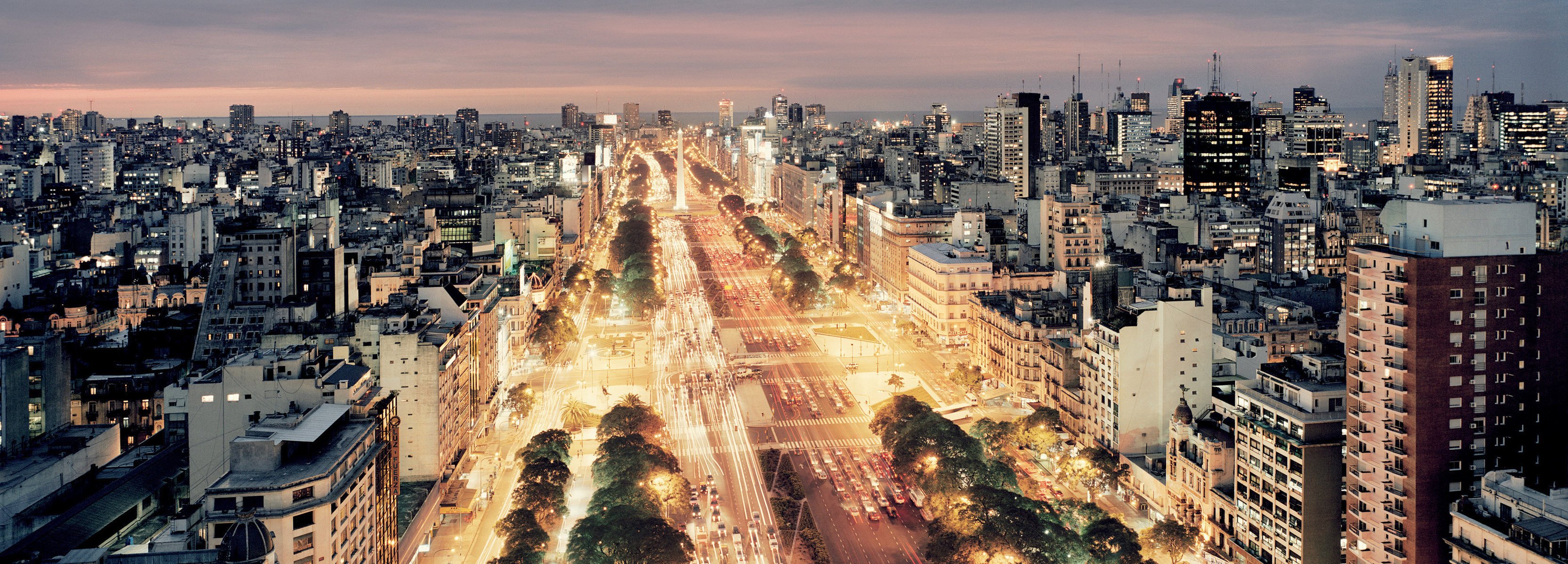 noche panorama bulevar luces ciudad carretera calles casas vista cielo rascacielos metrópolis árboles coronas avenida auto pista luces de la ciudad