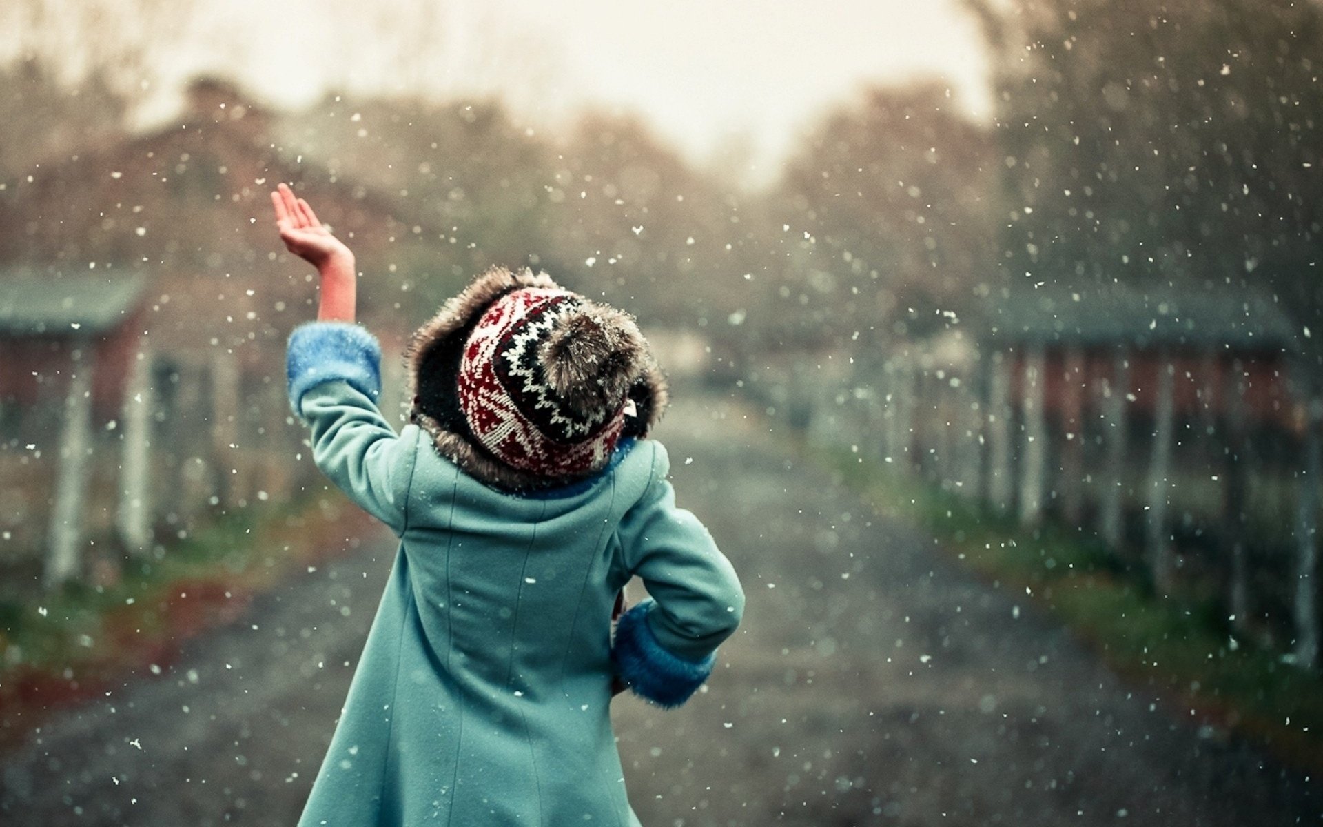 es nev niños nieve calle alegría estado de ánimo niña sombrero copos de nieve abrigo