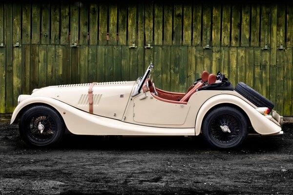 Retro. Auto sportiva Morgan Roadster