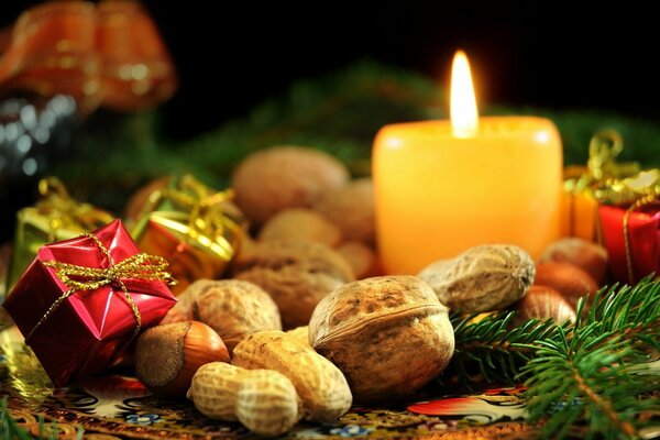 VELA DE NAVIDAD CON NUECES Y REGALOS