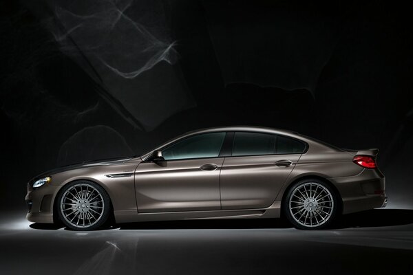 Metallic BMW Grand coupé vista laterale di lusso