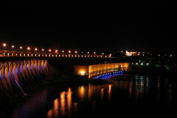 The dam in Zaporozhye at night