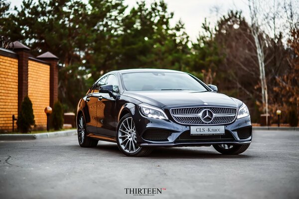 Professional photo of a black car