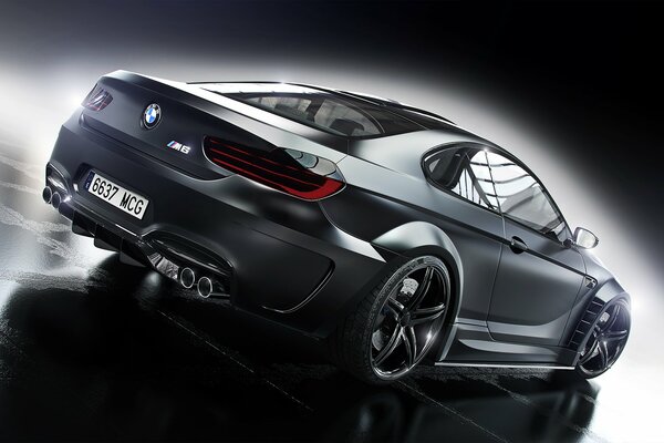 Coche moderno bmw m6, vista lateral