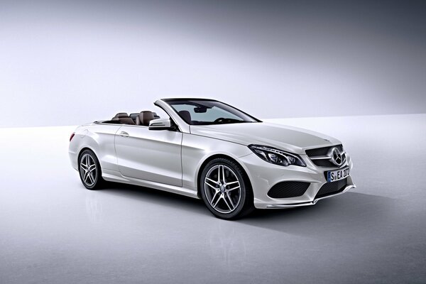 Blanc Mercedes Benz classe e convertible