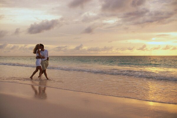 Promenade romantique d un couple amoureux