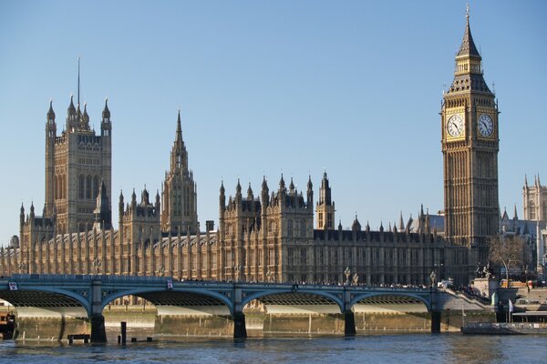 Most nad Tamizą w Londynie, Tower, Big Ben