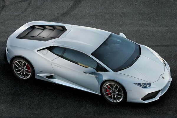 Super car Lamborghini huracan biały