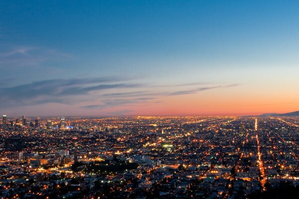 Panorama serale delle luci di Los Angeles