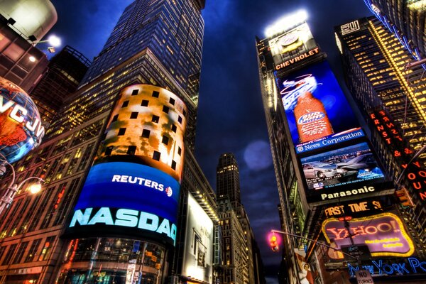 Advertising on New York City buildings